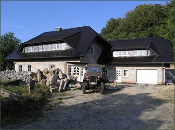 Planung und Rohbau eines Einfamilienhauses mit Garage Putz-, Estrich-, und Tischlerarbeiten